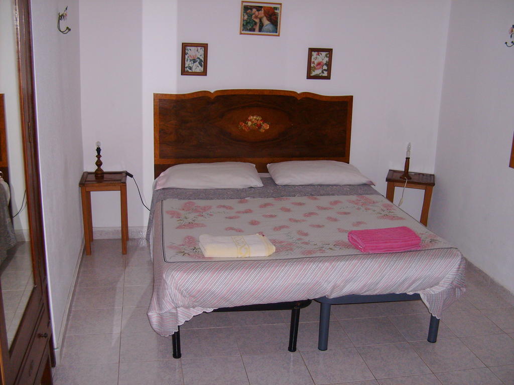 Bed & Breakfast 5 Di Spade Bed and Breakfast Gioiosa Marea Habitación foto