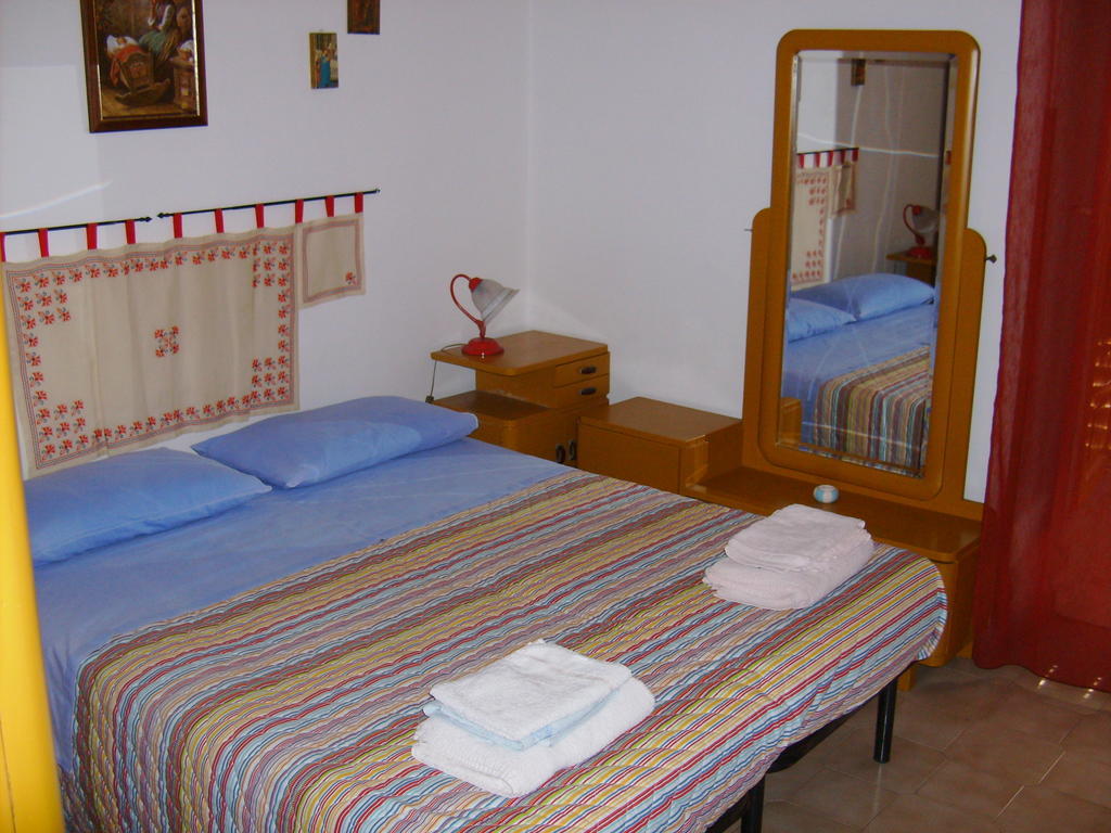 Bed & Breakfast 5 Di Spade Bed and Breakfast Gioiosa Marea Habitación foto